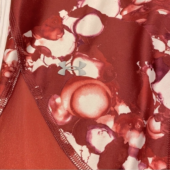 Under Armour compression leggings woman’s size XS sheer parts on legs like new - Picture 4 of 4